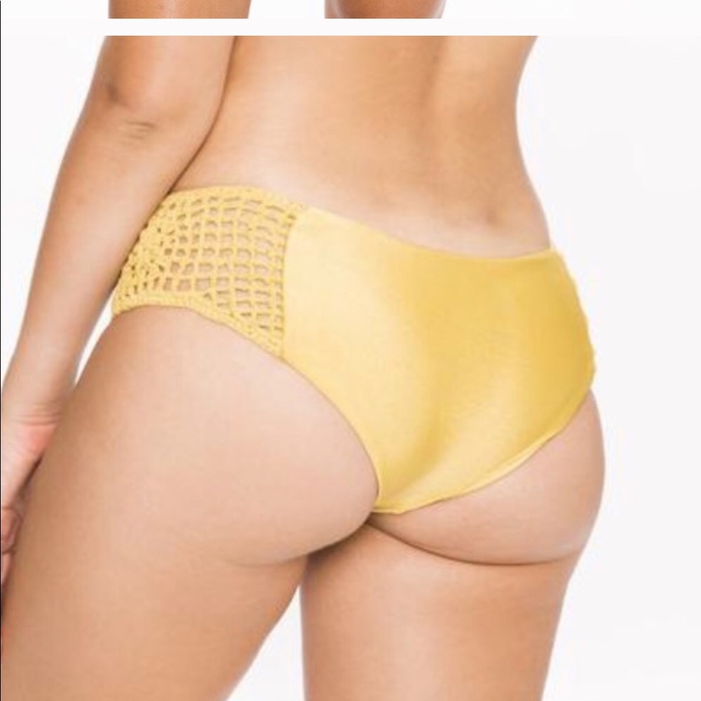 🎊HOST PICK🎊 Frankies bikinis koa two piece gold L - Picture 3 of 16